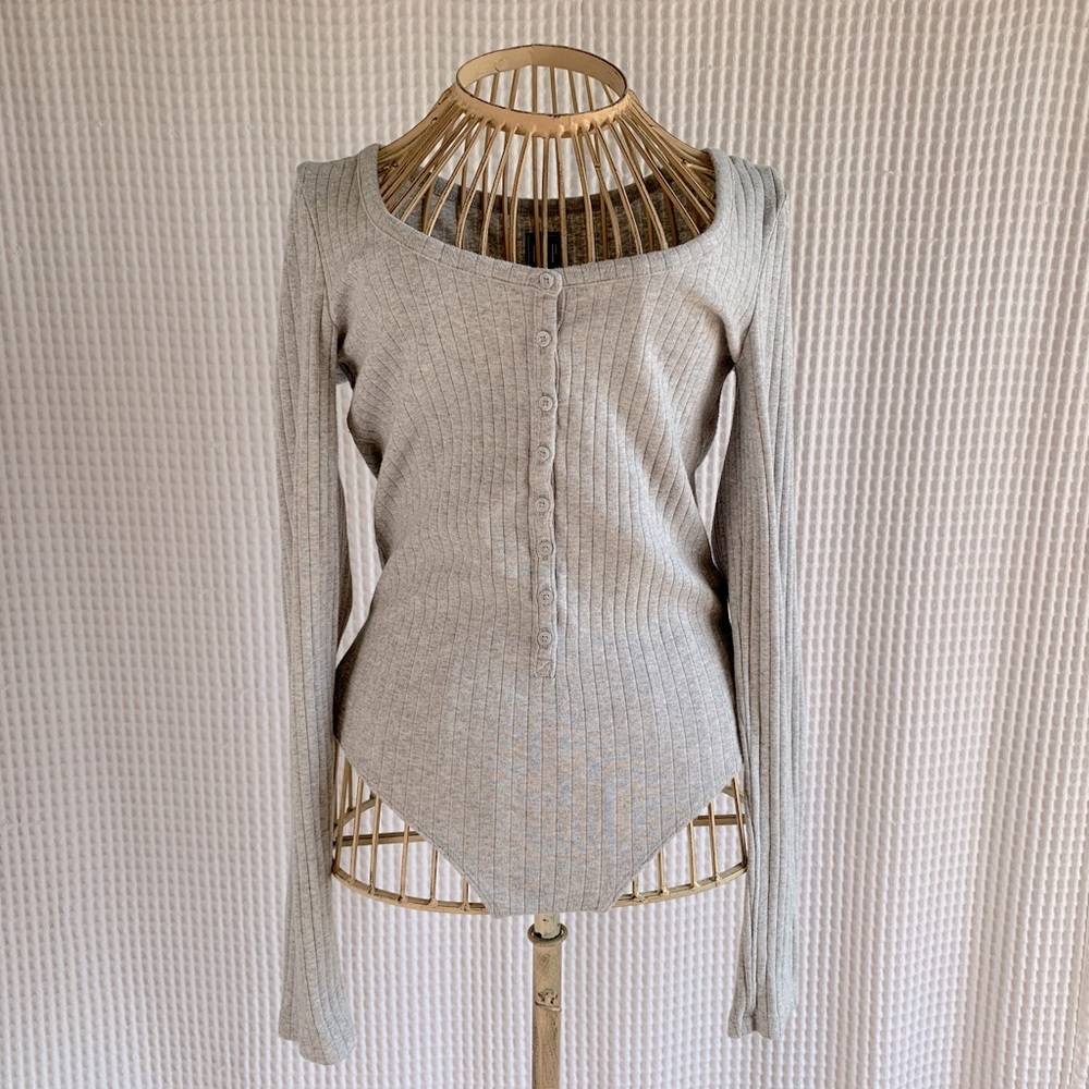 Long-Sleeved Gray Bodysuit